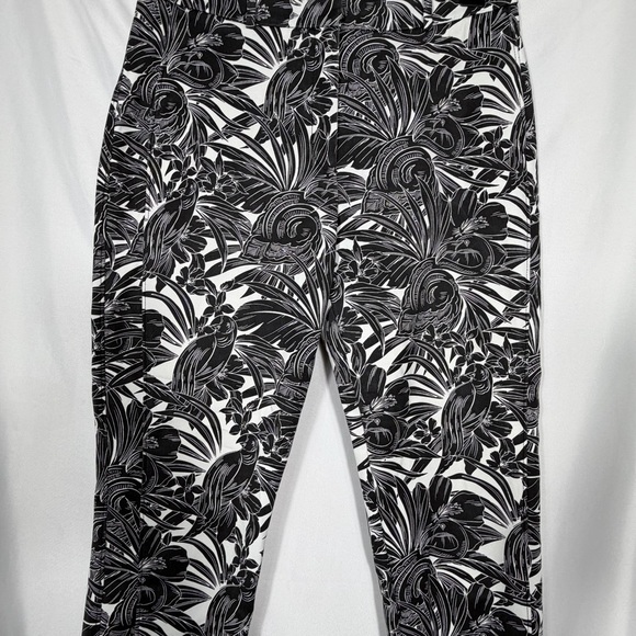 White House Black Market “Wild Side” Black & White The Slim Ankle Pants. Size 12 - Picture 7 of 16